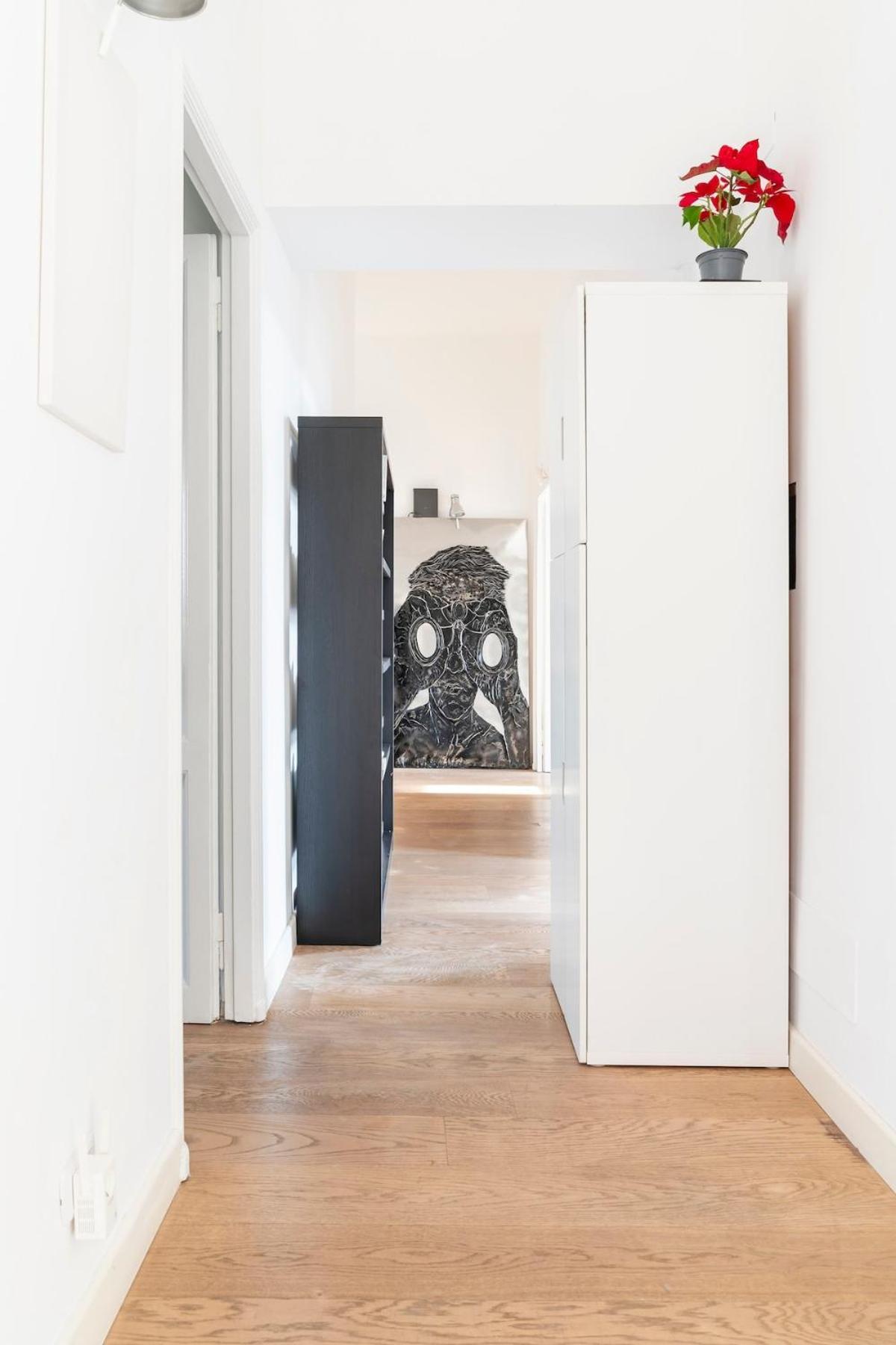 Principe House, Rome, 3 Bedroom 2 Bath, Elegant Full Of Light Rome